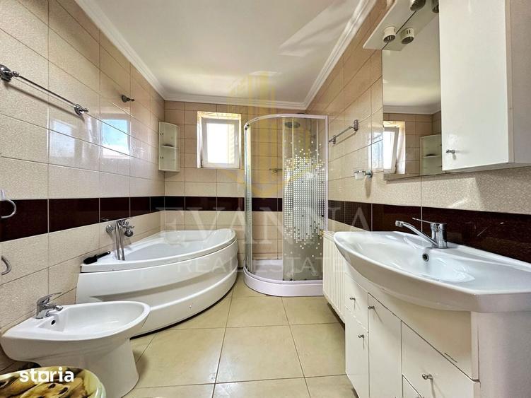 Casă cu 4 camere cu Teren 810 Mp în Central
