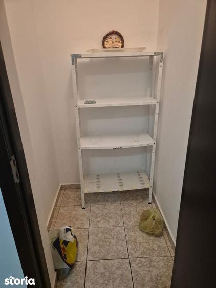 Apartament cu 3 camere semidecomandat, mobilat în Titan