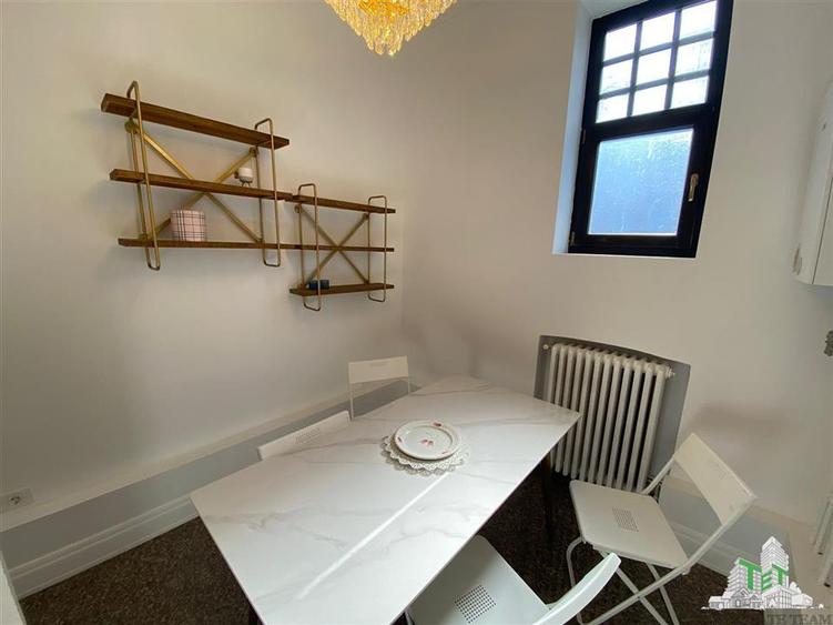 Apartament de vanzare cu 5 camere, imobil consolidat - 10