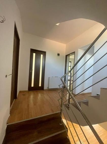 Casa solida, moderna si luminoasa; liniste totala in natura! - 10