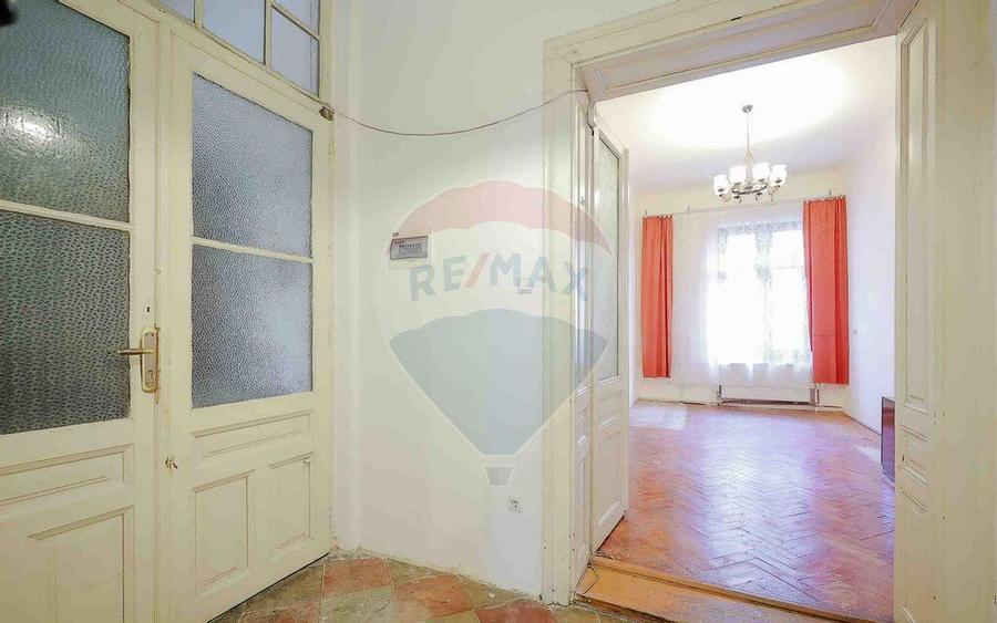 Apartament cu 2 camere de vanzare, cladire istorica, u... - 16