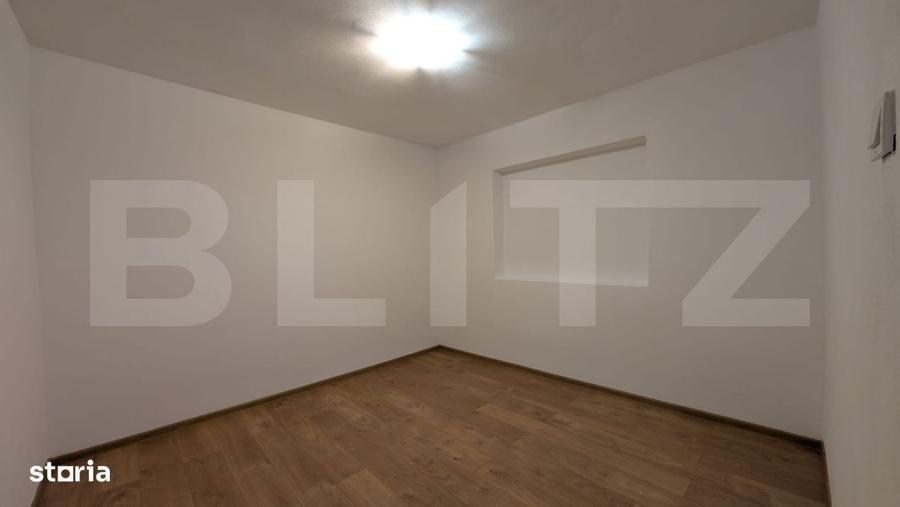 Spatiu comercial cu 2 Intrari Stradale, 70 mp, zona Micro 11 - 2