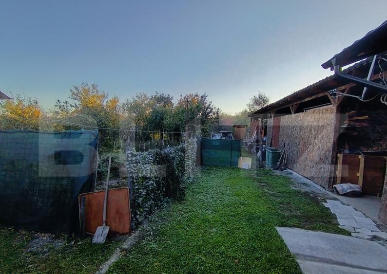 Casa cu 3 camere,baie, bucatarie,anexe.pivni?a teren 800 m - 10