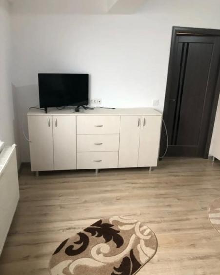 Etaj 1 Apartament 1 Camera Decomandat 40mp Bloc 2019 zona Cug - 7