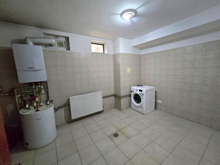 Apartament pe 2 etaje l curte de 187 mp  HERASTRAU - 8