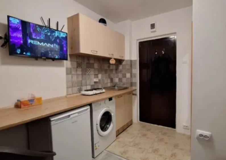 Camera de camin cu baie proprie - zona Florilor - 1