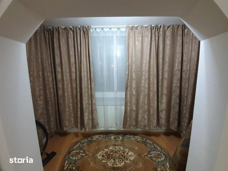 Apartament cu 3 camere decomandat în Tractorul