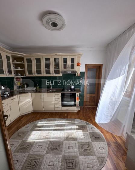 Casa spa?ioasa, 11 camere, 600 mp, teren 1450 mp, zona Li