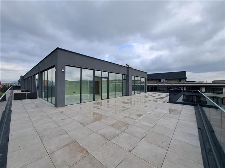 Penthouse, 110 mp utili + 137 mp terasa, situat in Sopor! - 17