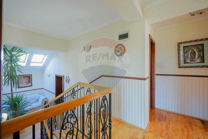De vânzare vilă cu 7 camere, drum privat, în zona de Dealuri - 23