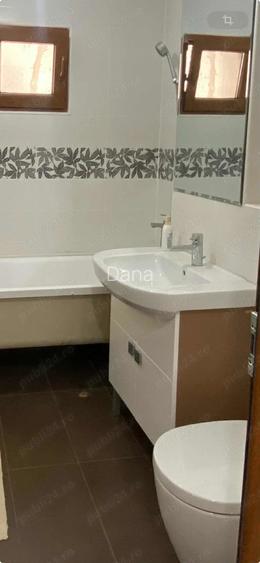 Vand apartament 3 camere Vand apartament 3 camere