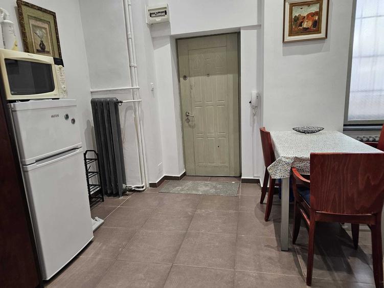 Apartament cu 2 camere semidecomandat în Ultracentral