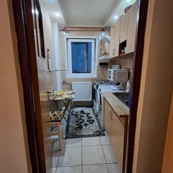 Vânzare garsonieră decomandată Titan- 8 minute metrou 1 Decembrie - 4