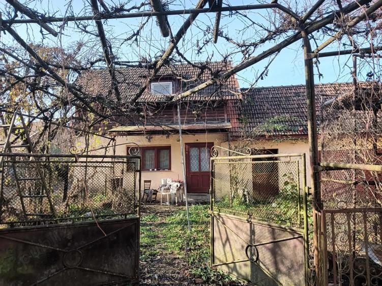 Vand casa in Mihaiesti jud.Hunedoara .Detali la tel. . - 8