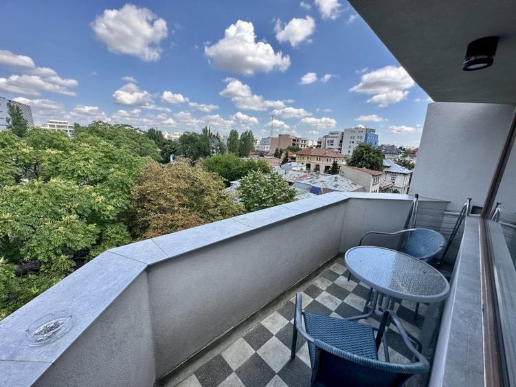 Romana / 3 min metrou / Centrala propie / Studio renovat / - 11