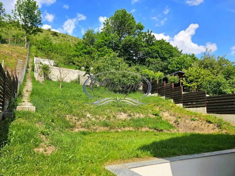 Casa cu terasa si curte mare, atmosfera rurala aproape de oras - 7