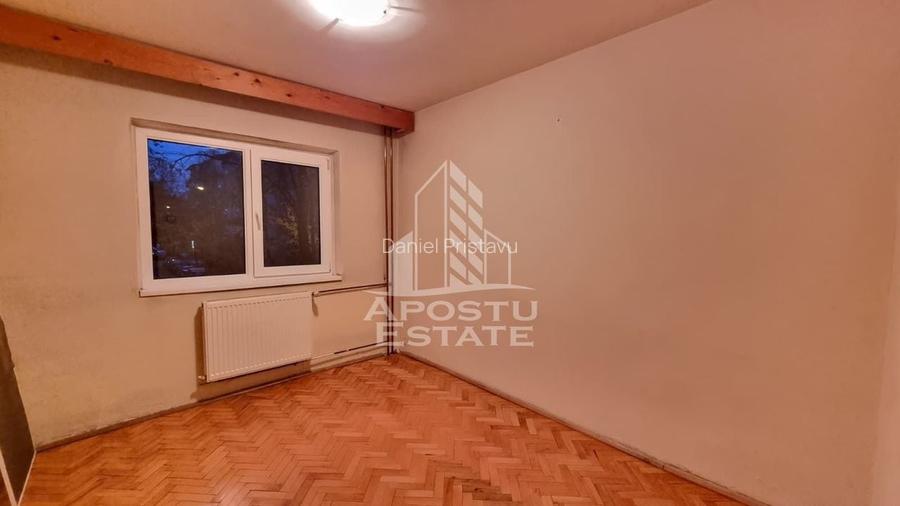 Apartament cu 2 camere, decomandat, etaj 1, zona Cal. Aradului