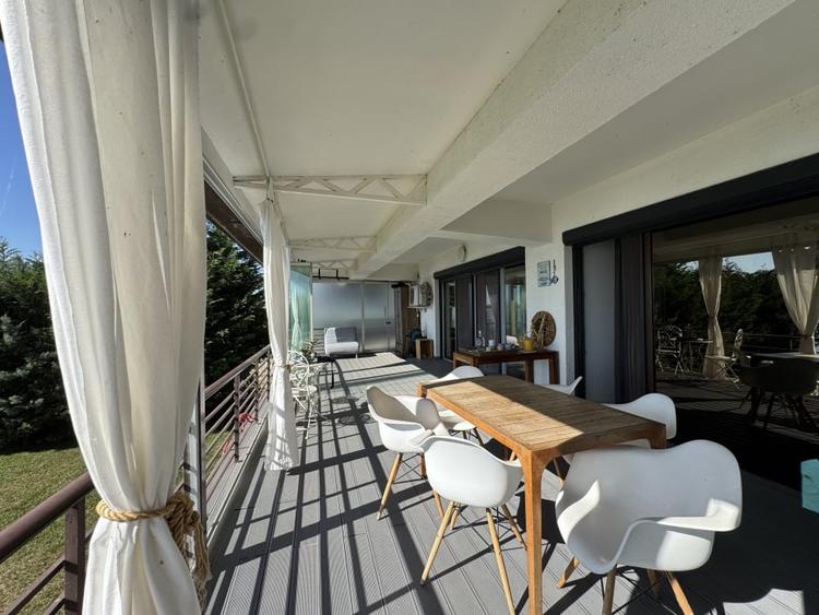 Un apartament ca o casa, cu peluza si ponton pe lac - 3