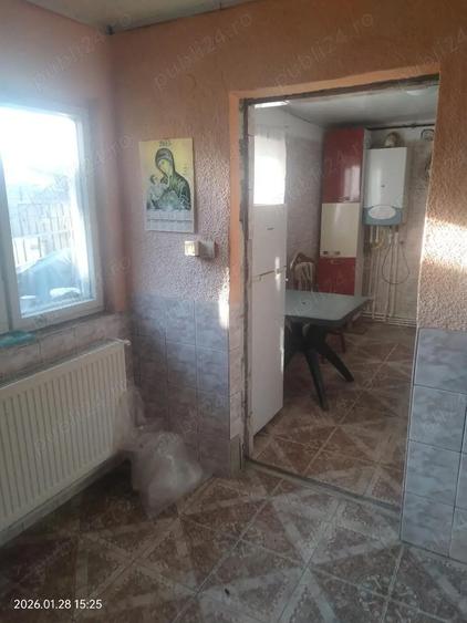 vind casa batraneasca renovabila 3 camere ,apa ,curent ,gaze, centrala gaz - 2