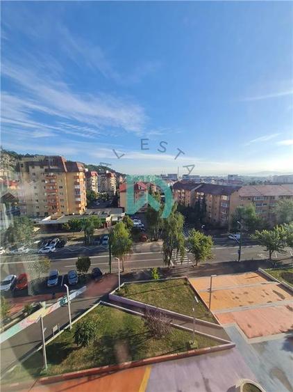 Apartament cu 3 camere decomandat, mobilat în Răcădău