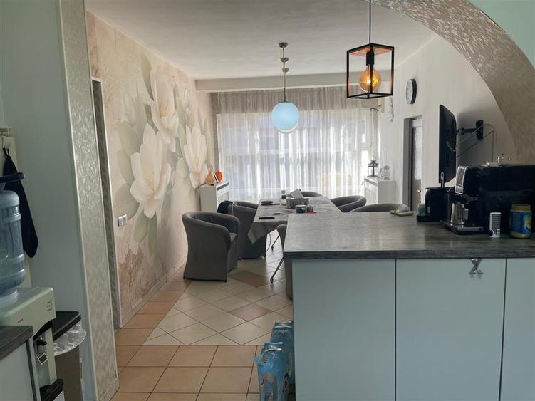 Casă cu 6 camere cu Canalizare în Exterior Est