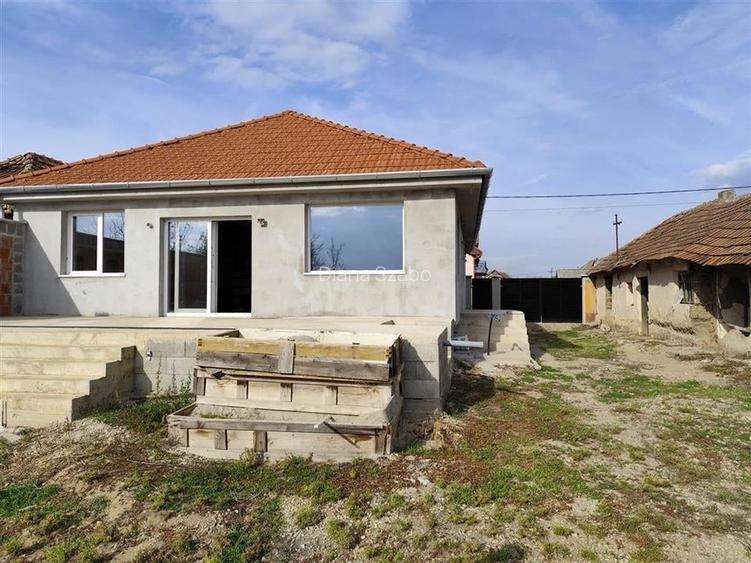 RECO Casa la gri de vanzare in Tarian