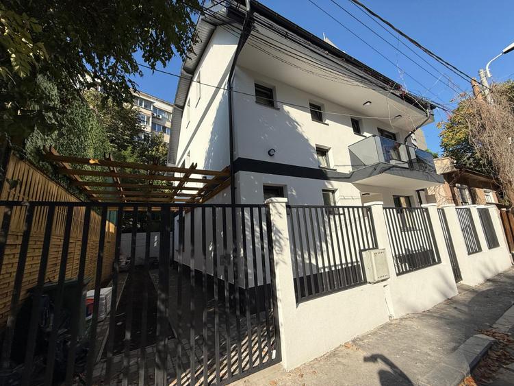 Metrou,Eroii  Revolutiei  PADESUL Vila 2024 ,Finisaje lux ,BINE CONSTRUITA 6 cam - 3