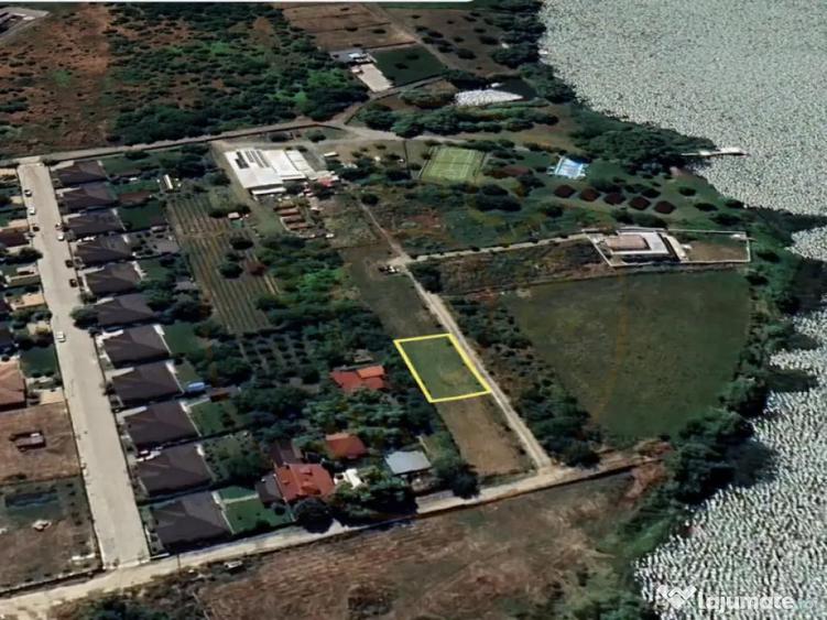 Priveli?te spre lac. - 1