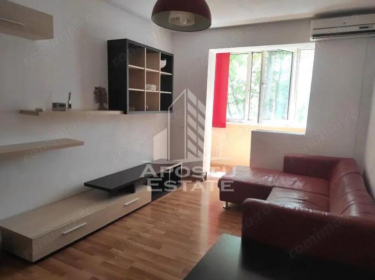 Apartament cu 3 camere, semidecomandat, zona Dacia - 2