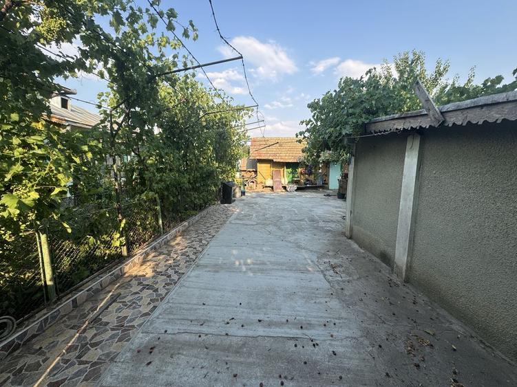 Casa de vanzare comuna Peretu zona centrala - 2