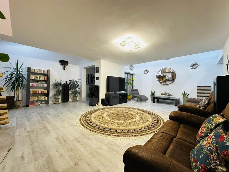 Casa premium, 350 mp si teren 722 mp, mobilata si utilata lux, in Brasov - 1