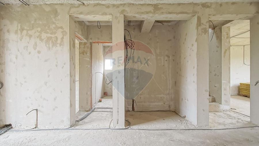 Casa spatioasa la gri, 4 camere, 3 bai, teren 500 mp - zona Bartolomeu - 11