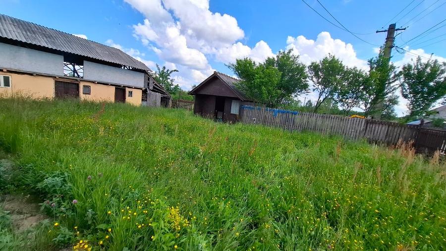 Casa Moraresti 3 camere parter si teren stradal intravilan 4522 mp - 4