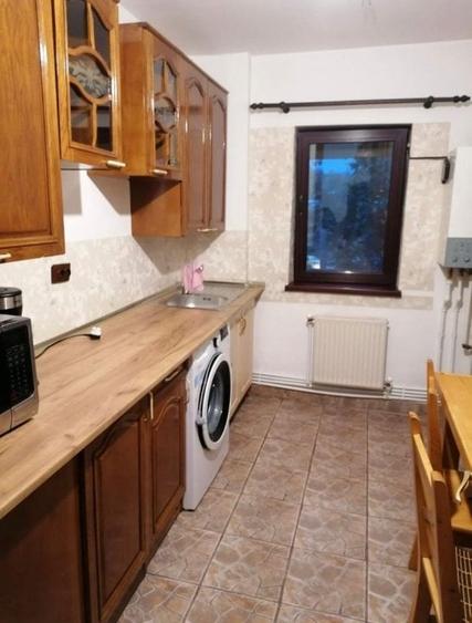 Apartament cu 2 camere, decomandat, etajul 2/4, zona Nicolina - 1