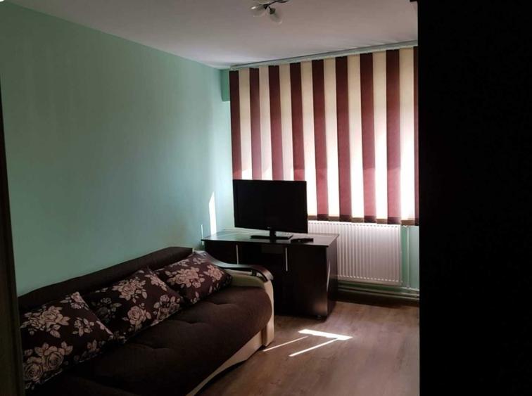 Apartament doua camere ultracentral, bloc Romarta, de inchiriat. - 1