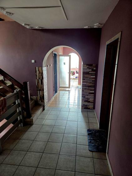 Vand casa cu etaj,zona rezidentiala - 8