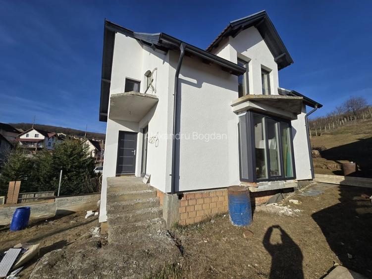 Casa 4 camere, 2 bai, 1.000 mp teren, 0% comision