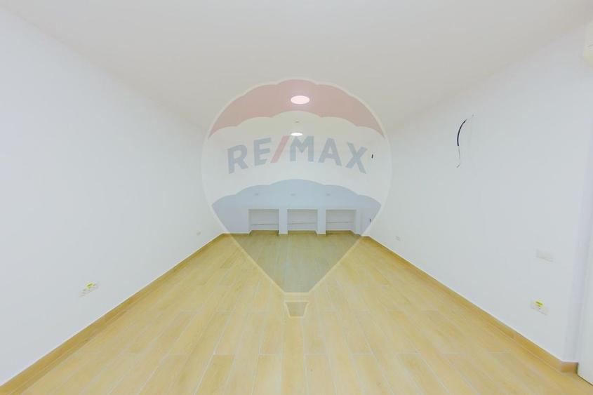 LUX! De inchiriat SPATIU COMERCIAL cu birouri, magazie și acces TIR - 17