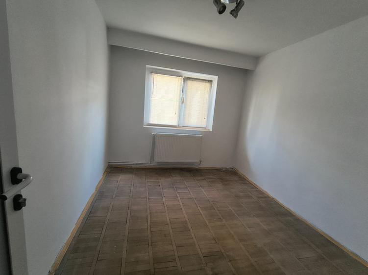 POARTA 6 APARTAMENT CU 3 CAMERE  LIBER GAZE 68 MP PRET 112000 EURO - 2