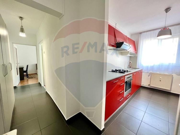 De închiriat apartament cu 3 camere, în zona Dacia - 4