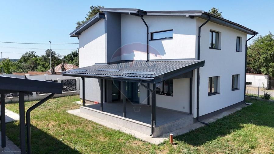 Casa / Vila cu 5 camere de vanzare - 1