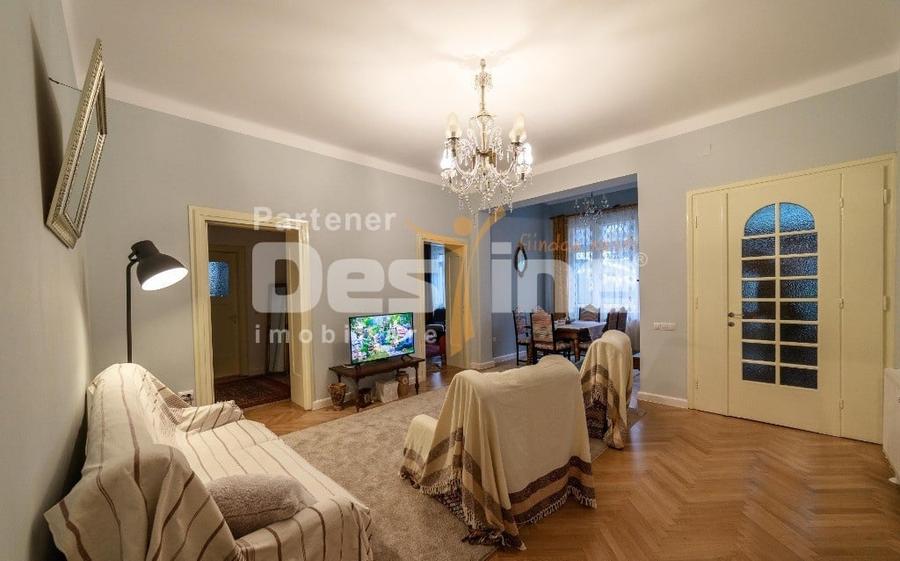 Apartament cu 4 camere, suprafata de 135 mp, garaj si beci in inima orasului - 1