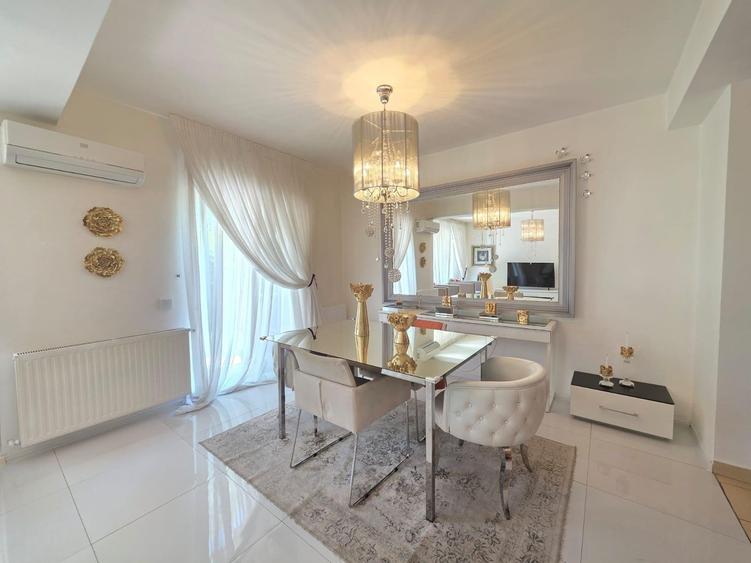 DE VANZARE - 5 CAMERE - VILA PIPERA, CARTIER AZUR - 5