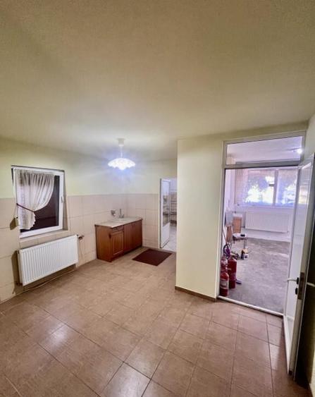 Casa de vanzare Frumusani - Spatiu Comercial la Parter - 25 - 18