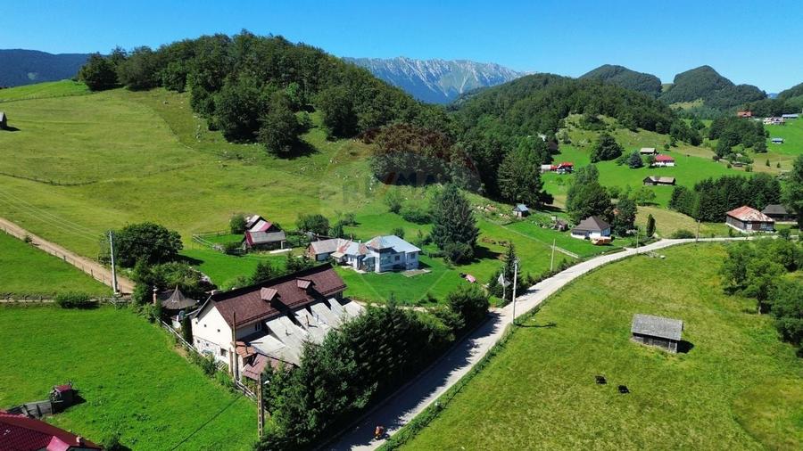 Pensiune de vanzare in varf de munte la Ciocanu - langa Sirnea - 1