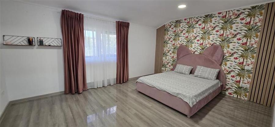Casă individuală cu 5 camere cu Teren 400 Mp în Central