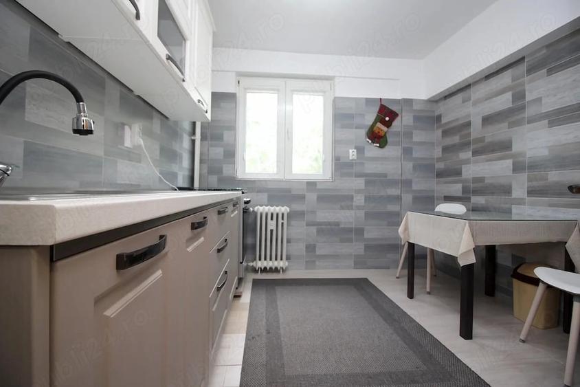 Apartament cu 3 camere decomandat în Mihai Bravu