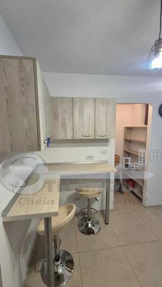 Apartament cu 3 camere decomandat, mobilat în Central