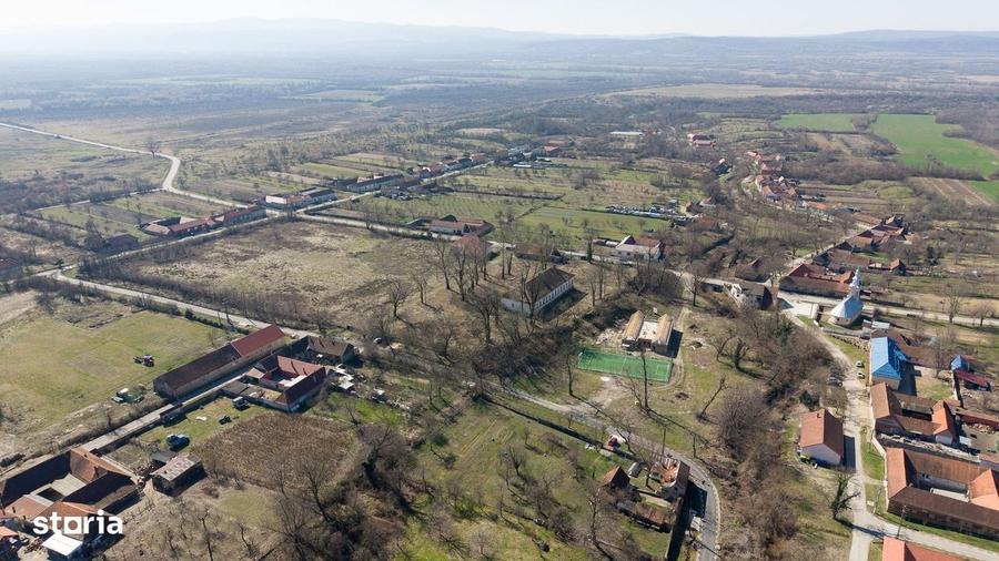 Casă cu 4 camere în Jupani