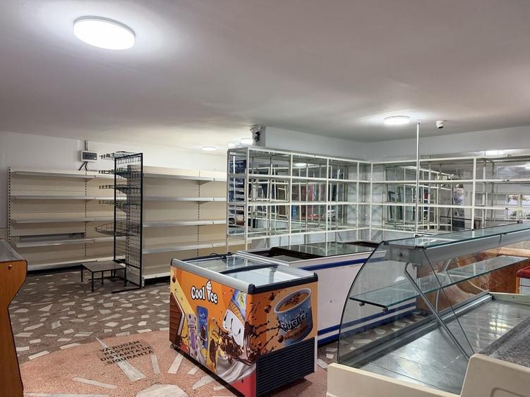 Spațiu comercial, de 800 mp, în Tătărăni